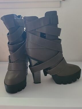 Bumper Gray TAN Strappy Chunky METAL Heel Ankle Boots 8.5 NEW